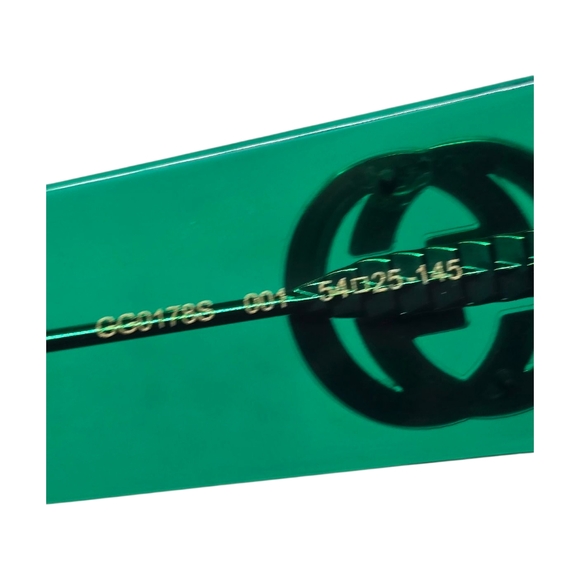 GUCCI Stylish Green and Red Square Sunglasses - Picture 6 of 7
